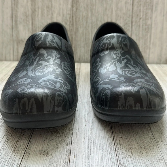 CROCS - WOMENS NERIA PRO II GRAPHIC CLOG SIZE 10 - Picture 7 of 8
